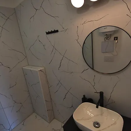 Apartma Fontana شقة